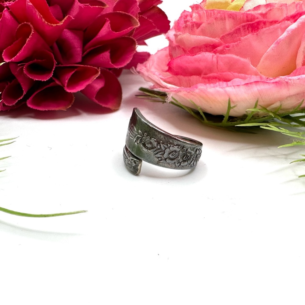 VINTAGE⚜️Wraparound Floral Spoon Ring